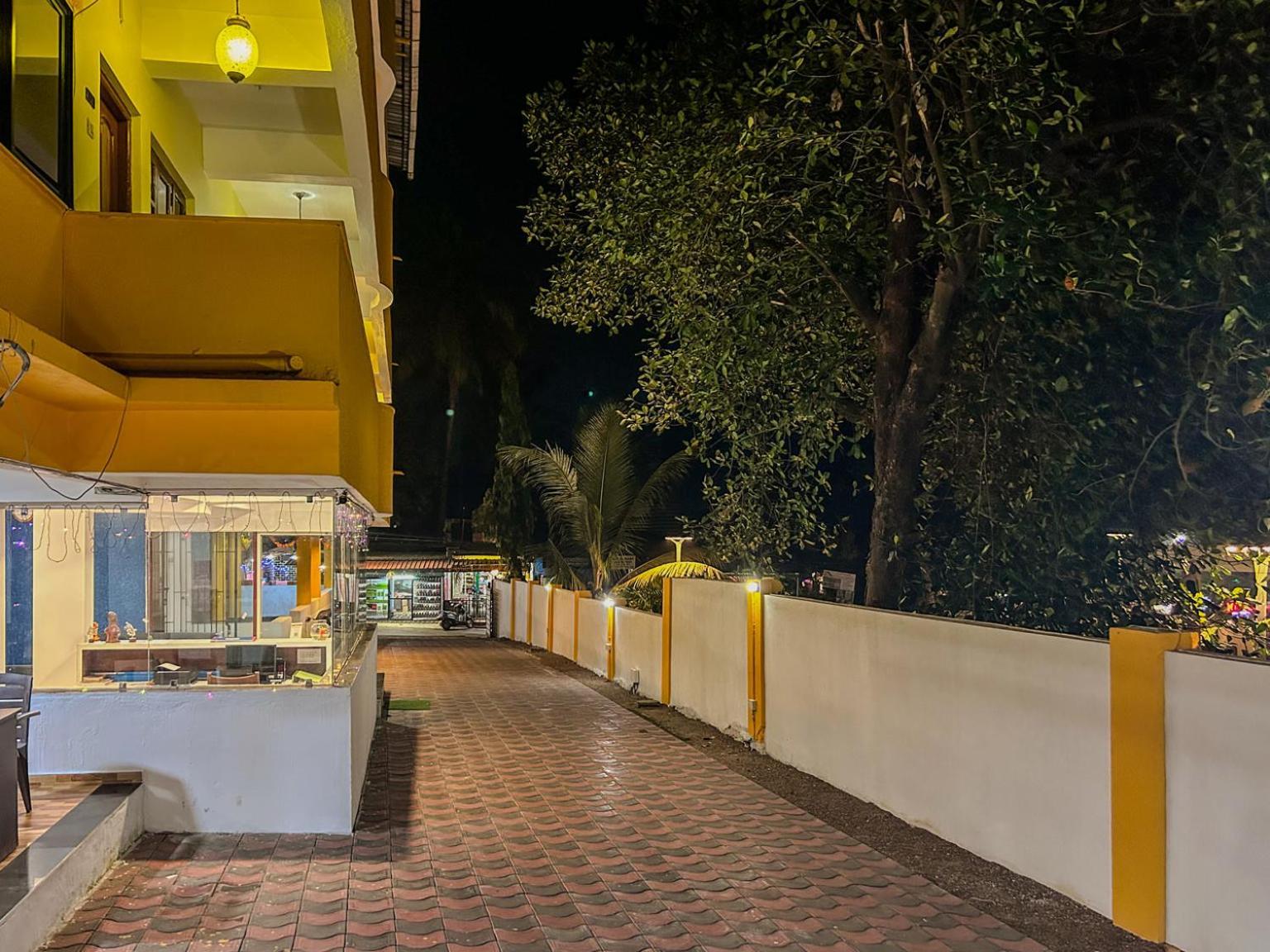 Hotel La Costa Residency Anjuna Esterno foto