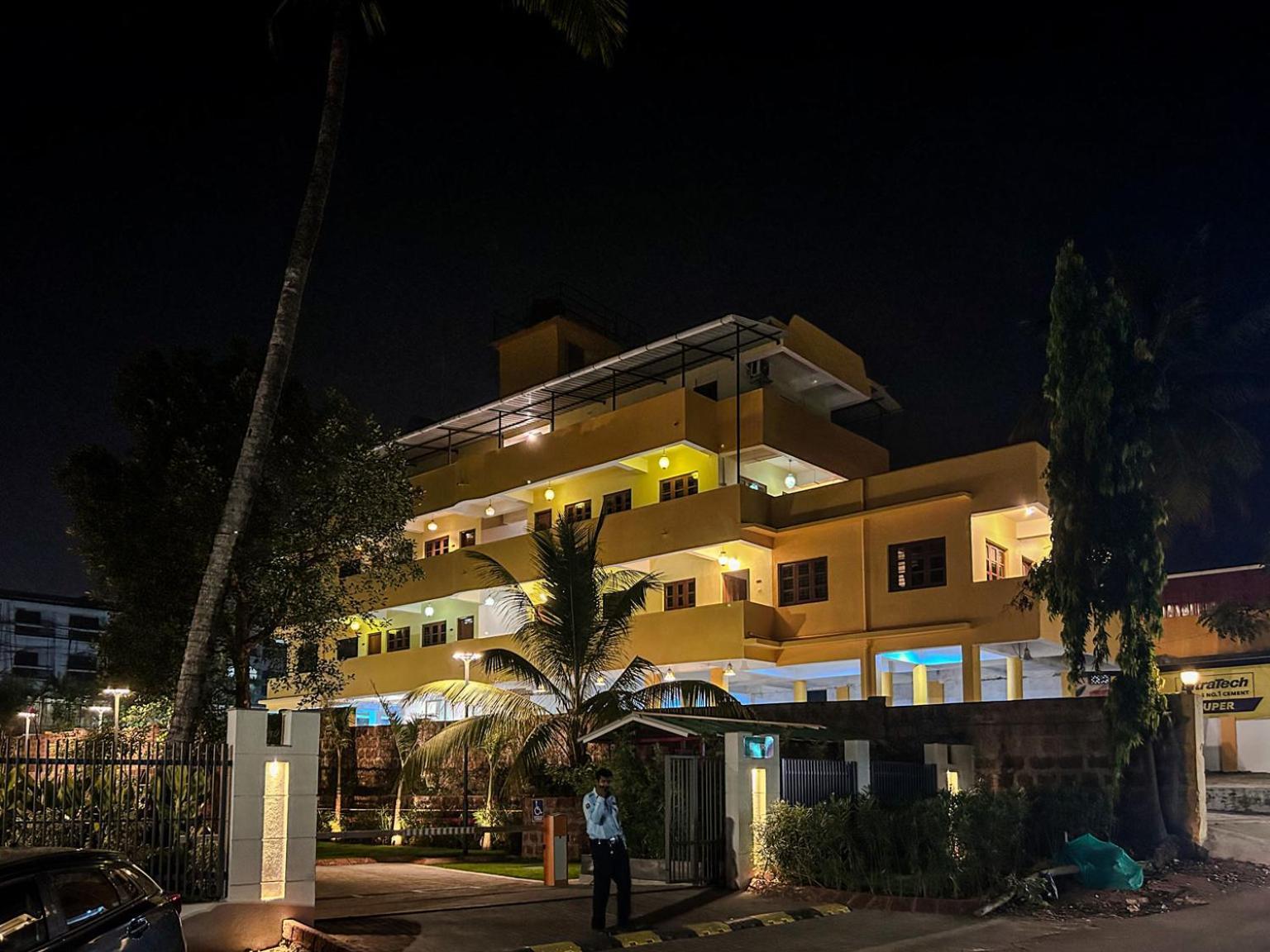Hotel La Costa Residency Anjuna Esterno foto